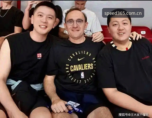 C罗压力激增？杨鸣世界杯锋线进球潮点评引发热议，bat365体育平台用户热议赛事新动态
